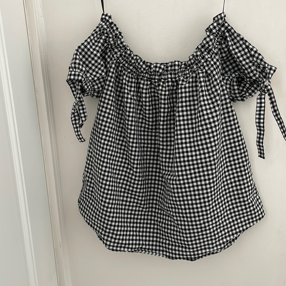 Off shoulder option top